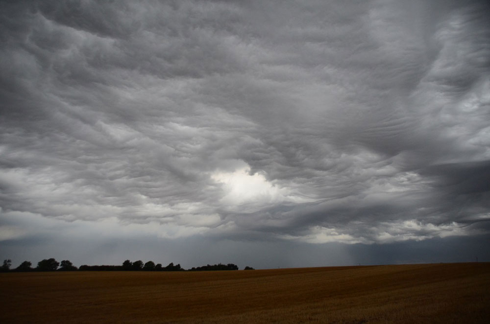 An asperitas formation over Little Gidding, Cambridgeshire, UK by Jenny Mortimore